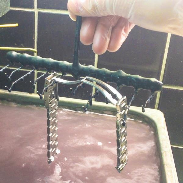 ultrasonic cleaning of tag heuer steel casing and bracelet