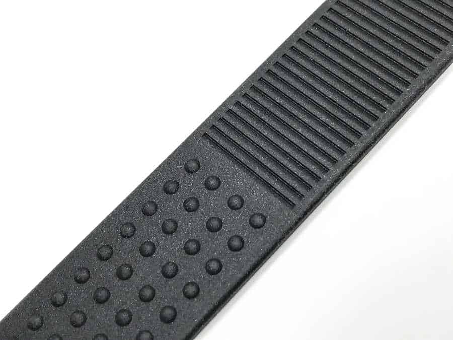 Anti-slip texture pattern on inside of bands Tag Heuer Golf tg004